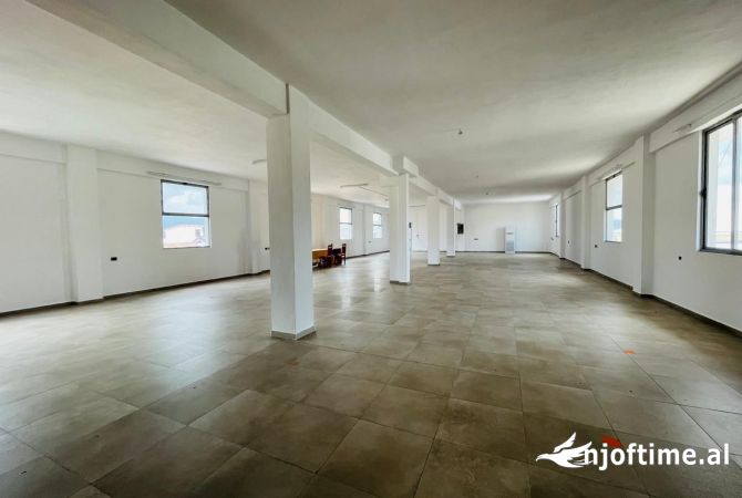 Ambient biznesi me qera 4+1 ne Tirane - 1,100 Euro