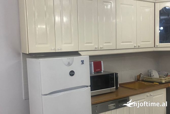 Shtepi me qera Apartament ne Tirane, 2+1, Mobilimi E mobiluar, Pagesa 900  Euro.