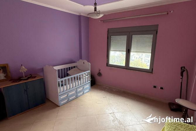 Shtepi ne shitje Apartament ne Tirane, 2+1, Mobilimi E mobiluar, Pagesa 125,000  Euro.