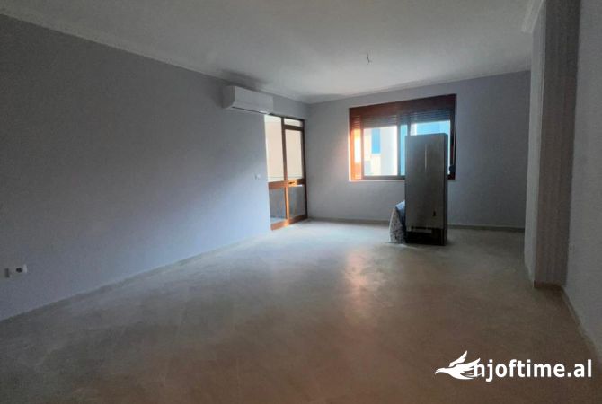 Ambient biznesi me qera 3+1 ne Tirane - 700 Euro