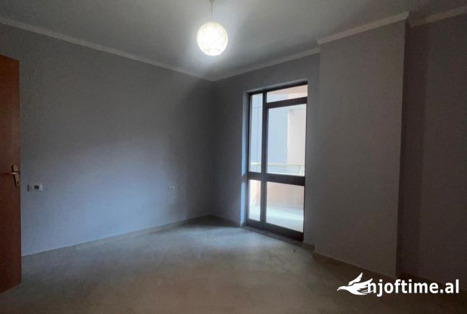 Ambient biznesi me qera 3+1 ne Tirane - 700 Euro