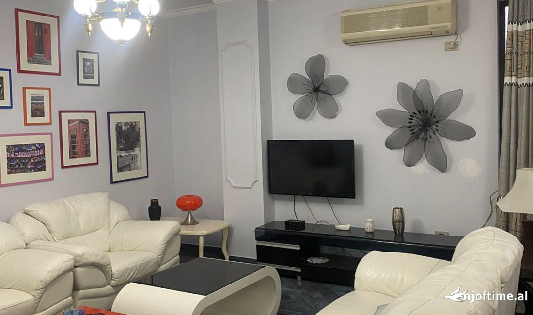 Shtepi me qera Apartament ne Tirane, 2+1, Mobilimi E mobiluar, Pagesa 900  Euro.
