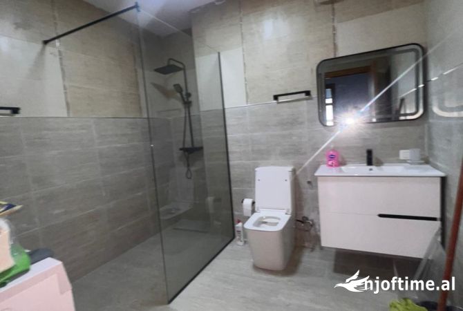 Ambient per zyr me qera