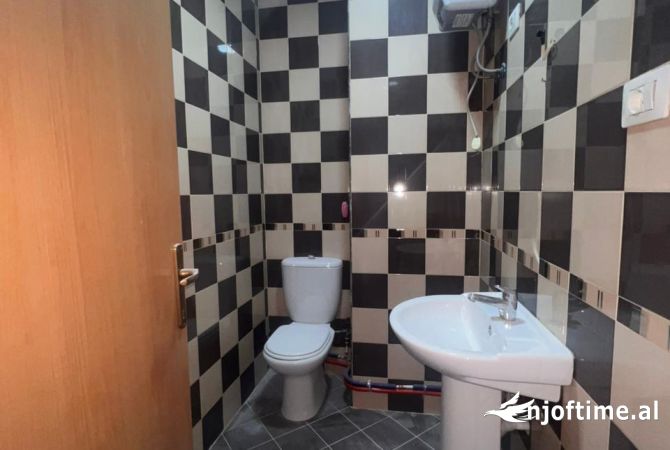 Ambient per zyr me qera