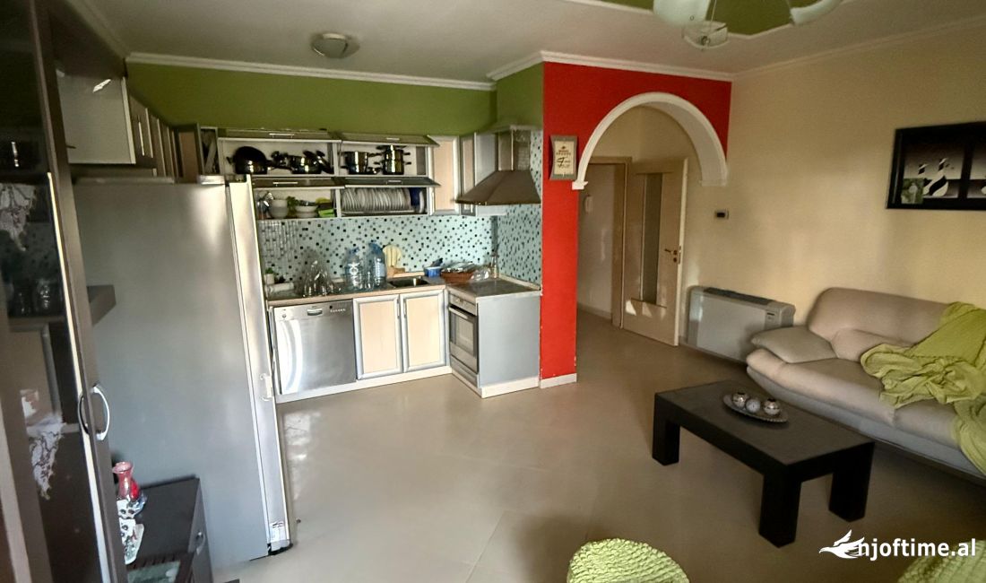 Shtepi ne shitje Apartament ne Tirane, 2+1, Mobilimi E mobiluar, Pagesa 125,000  Euro.