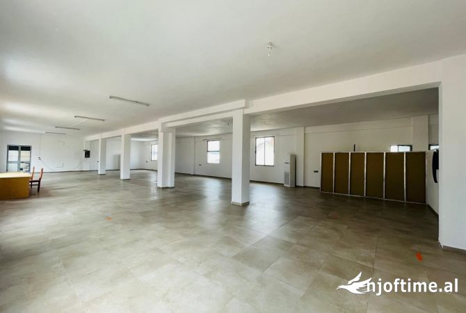 Ambient biznesi me qera 4+1 ne Tirane - 1,100 Euro