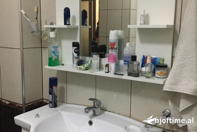 Shtepi me qera Apartament ne Tirane, 2+1, Mobilimi E mobiluar, Pagesa 350  Euro.