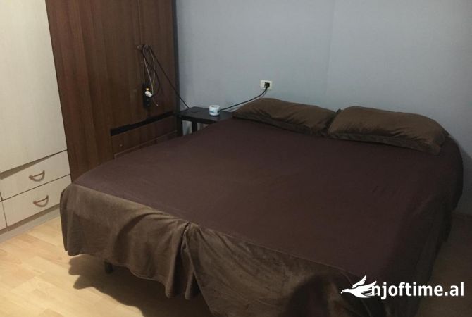 Shtepi me qera Apartament ne Tirane, 2+1, Mobilimi E mobiluar, Pagesa 350  Euro.