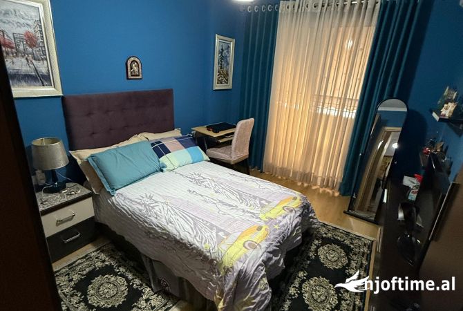 Shtepi ne shitje Apartament ne Tirane, 3+1, Mobilimi E mobiluar, Pagesa 160,000  Euro.