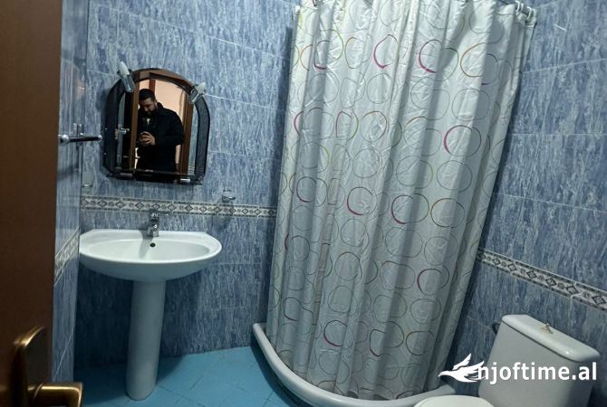 Shtepi ne shitje Apartament ne Tirane, 3+1, Mobilimi E mobiluar, Pagesa 216,600  Euro.