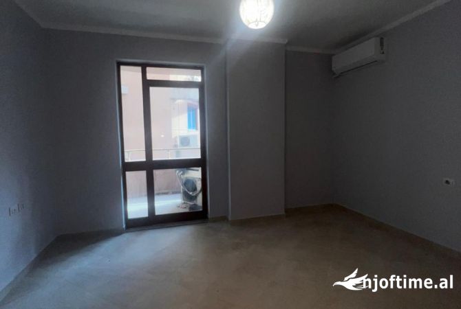 Ambient biznesi me qera 3+1 ne Tirane - 700 Euro