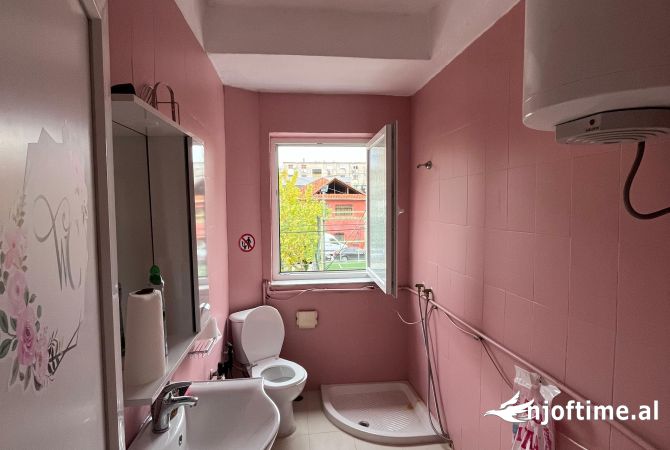 Shtepi me qera Apartament ne Tirane, 2+1, Mobilimi Bosh, pa mobiluar, Pagesa 600  Euro.