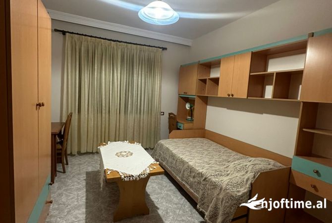Shtepi ne shitje Apartament ne Tirane, 3+1, Mobilimi E mobiluar, Pagesa 216,600  Euro.