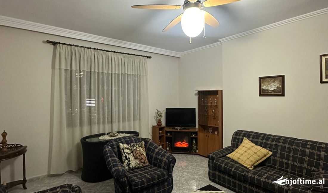 Shtepi ne shitje Apartament ne Tirane, 3+1, Mobilimi E mobiluar, Pagesa 216,600  Euro.