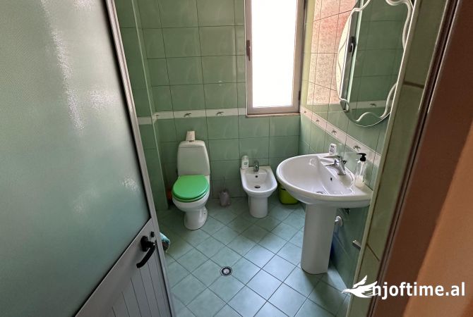 Shtepi ne shitje Apartament ne Tirane, 2+1, Mobilimi Bosh, pa mobiluar, Pagesa 120,000  Euro.