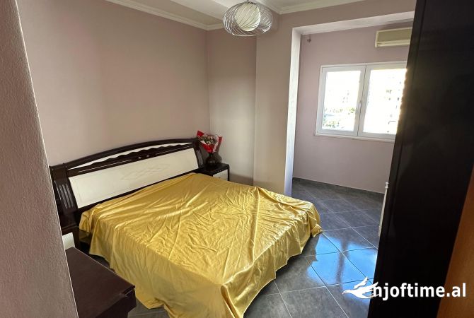 Shtepi ne shitje Apartament ne Tirane, 2+1, Mobilimi Bosh, pa mobiluar, Pagesa 120,000  Euro.