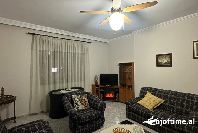 Shitet apartament 3+1+2