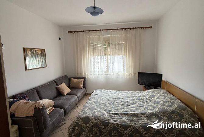 Shtepi ne shitje Apartament ne Tirane, 2+1, Mobilimi E mobiluar, Pagesa 280,000  Euro.