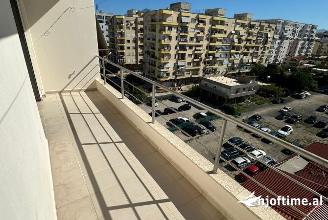 Shtepi ne shitje Apartament ne Tirane, 2+1, Mobilimi Bosh, pa mobiluar, Pagesa 120,000  Euro.