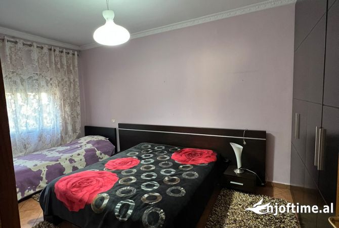 Shtepi me qera Apartament ne Tirane, 2+1, Mobilimi E mobiluar, Pagesa 450  Euro.