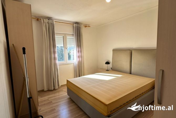 Shtepi me qera Apartament ne Tirane, 1+1, Mobilimi E mobiluar, Pagesa 400  Euro.