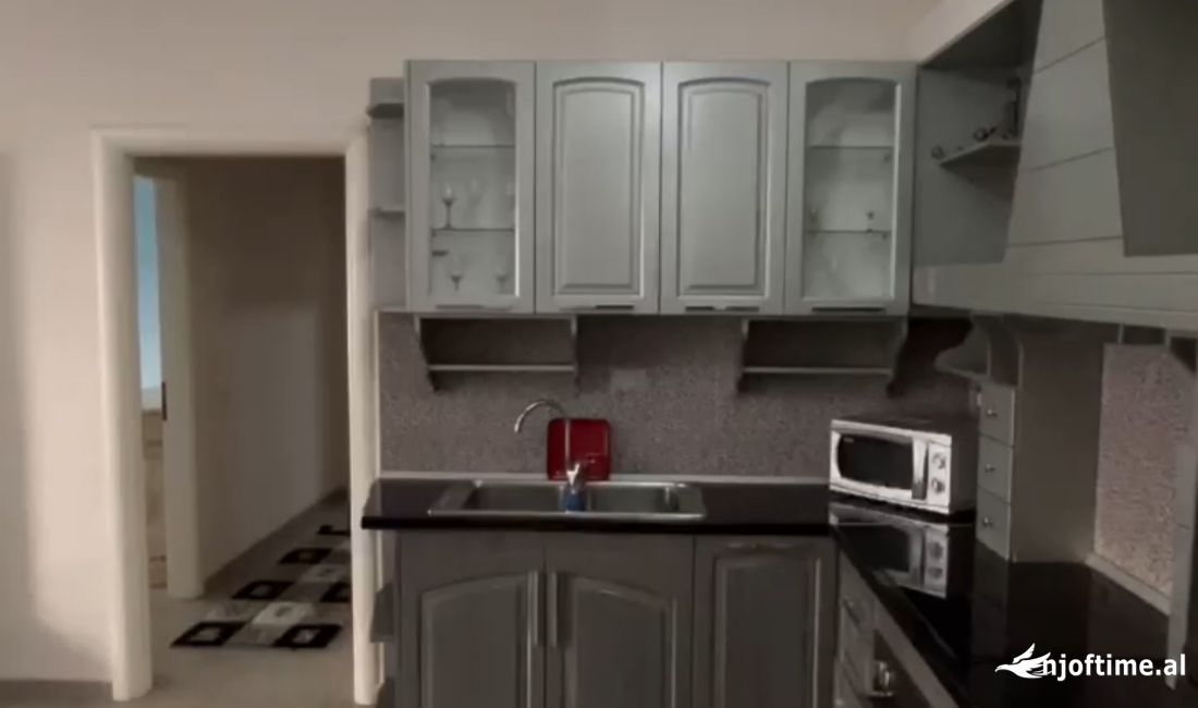 Shtepi me qera Apartament ne Tirane, 2+1, Mobilimi E mobiluar, Pagesa 450  Euro.