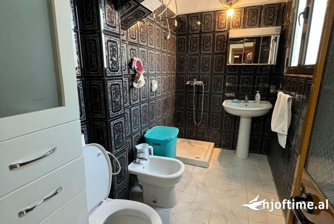 Shtepi me qera Apartament ne Tirane, 2+1, Mobilimi E mobiluar, Pagesa 450  Euro.