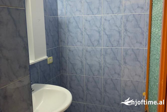 Shtepi me qera Apartament ne Tirane, 2+1, Mobilimi E mobiluar, Pagesa 450  Euro.