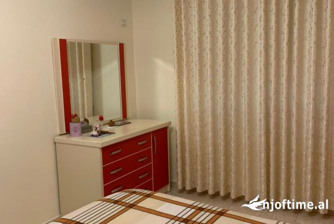 Shtepi me qera Apartament ne Tirane, 2+1, Mobilimi E mobiluar, Pagesa 450  Euro.