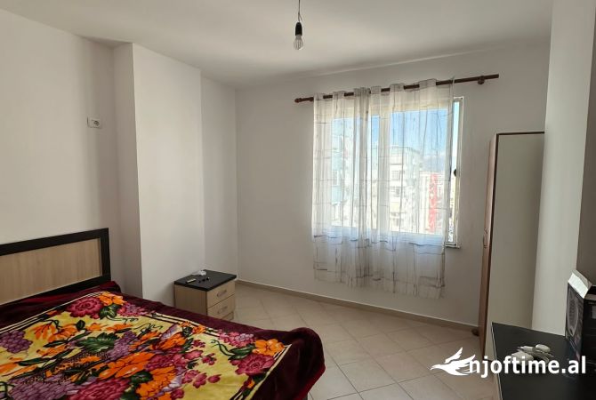 Shtepi me qera Apartament ne Tirane, 2+1, Mobilimi E mobiluar, Pagesa 400  Euro.