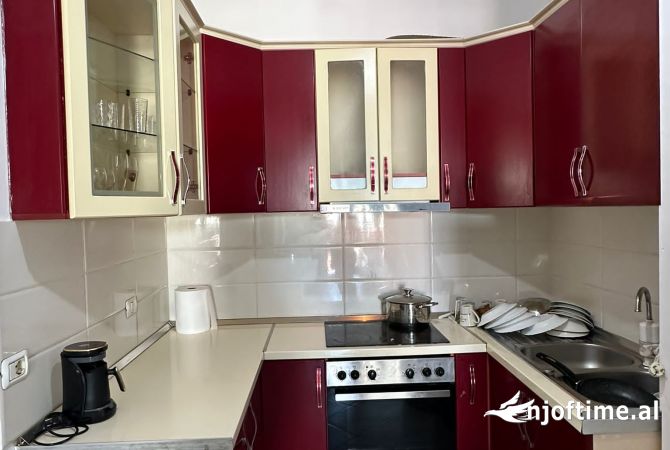 Shtepi me qera Apartament ne Tirane, 2+1, Mobilimi E mobiluar, Pagesa 400  Euro.