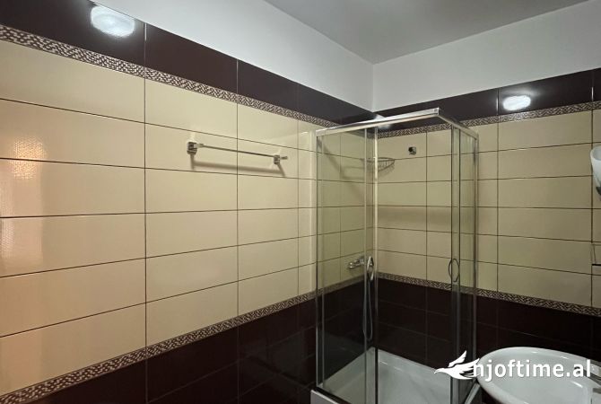 Shtepi ne shitje Apartament ne Tirane, 2+1, Mobilimi E mobiluar, Pagesa 156,000  Euro.