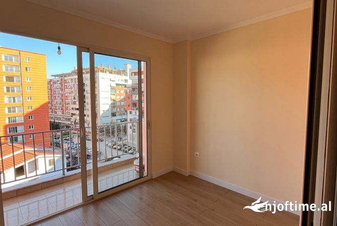 Shtepi ne shitje Apartament ne Tirane, 2+1, Mobilimi Bosh, pa mobiluar, Pagesa 105,000  Euro.