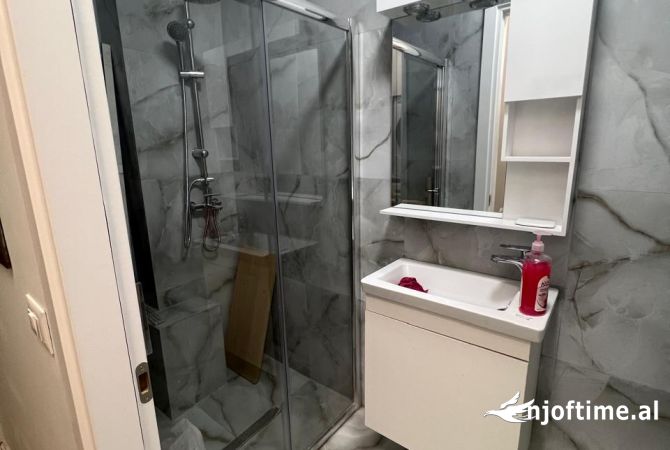 Shtepi ne shitje Apartament ne Tirane, 2+1, Mobilimi E mobiluar, Pagesa 250,000  Euro.