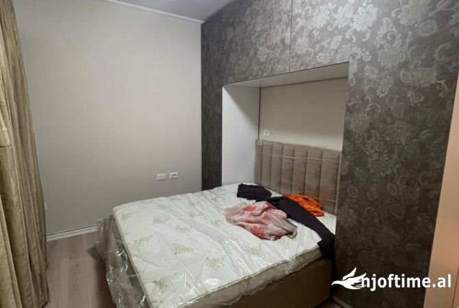 Shtepi ne shitje Apartament ne Tirane, 2+1, Mobilimi E mobiluar, Pagesa 250,000  Euro.