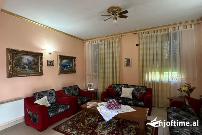Shtepi me qera 2+1 ne Tirane - 700 Euro