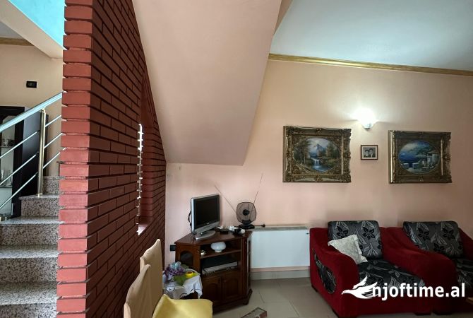 Shtepi me qera 2+1 ne Tirane - 700 Euro