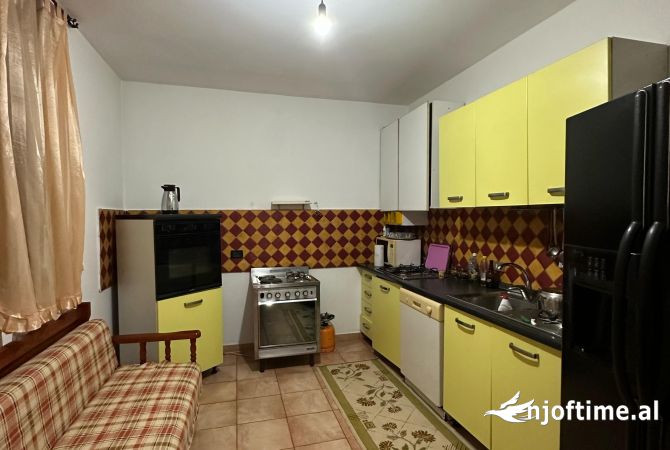 Shtepi me qera Shtepi Private ne Tirane, 2+1, Mobilimi E mobiluar, Pagesa 700  Euro.