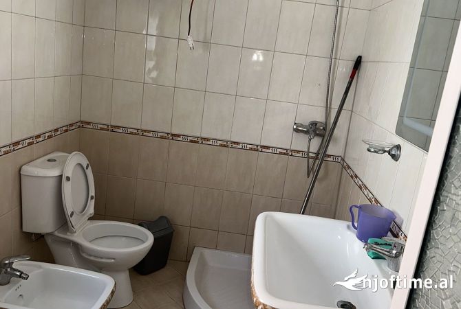 Shtepi me qera Shtepi Private ne Tirane, 2+1, Mobilimi E mobiluar, Pagesa 400  Euro.