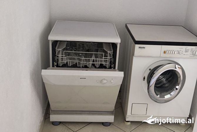 Shtepi me qera Shtepi Private ne Tirane, 2+1, Mobilimi E mobiluar, Pagesa 400  Euro.