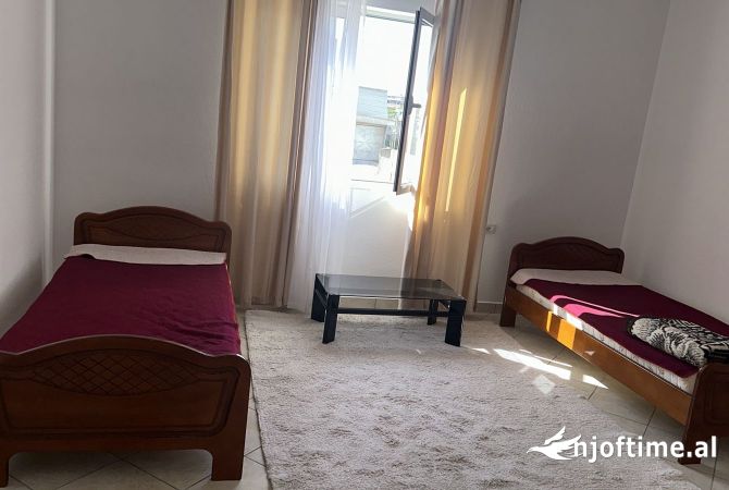 Shtepi me qera Shtepi Private ne Tirane, 2+1, Mobilimi E mobiluar, Pagesa 400  Euro.