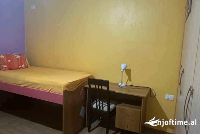 Shtepi me qera Shtepi Private ne Tirane, 2+1, Mobilimi E mobiluar, Pagesa 450  Euro.