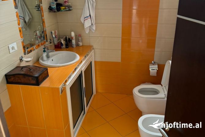 Shtepi me qera Shtepi Private ne Tirane, 2+1, Mobilimi E mobiluar, Pagesa 450  Euro.