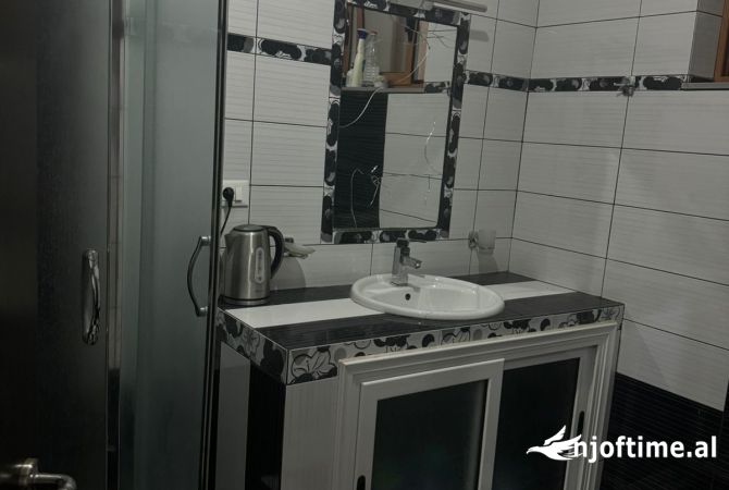 Shtepi me qera Shtepi Private ne Tirane, 2+1, Mobilimi E mobiluar, Pagesa 450  Euro.