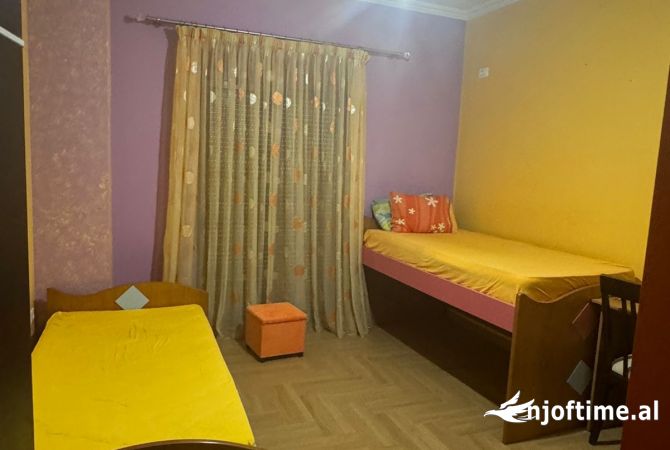 Shtepi me qera Shtepi Private ne Tirane, 2+1, Mobilimi E mobiluar, Pagesa 450  Euro.