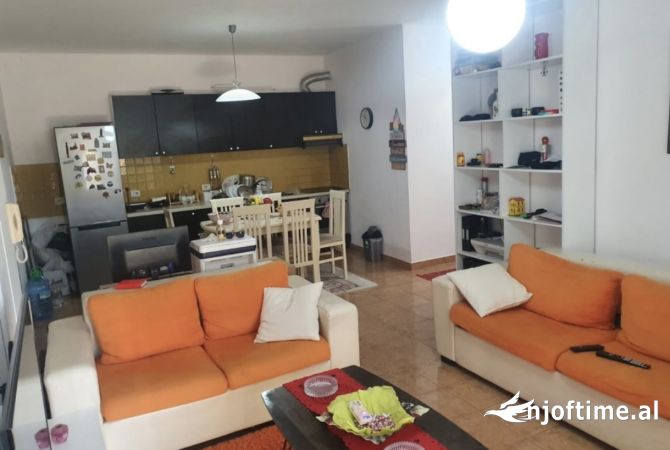 Shtepi me qera 2+1 ne Tirane - 600 Euro