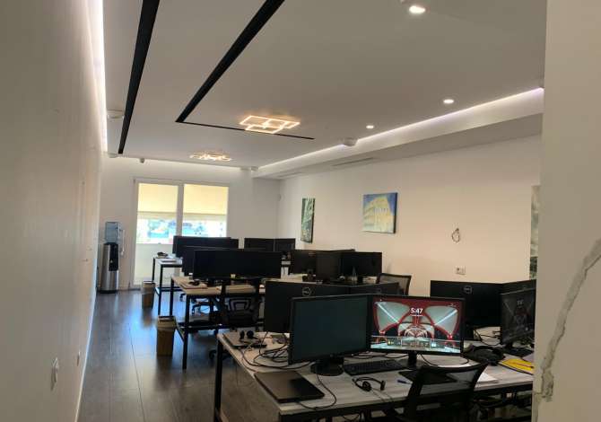 Ambjent Zyre me Qira