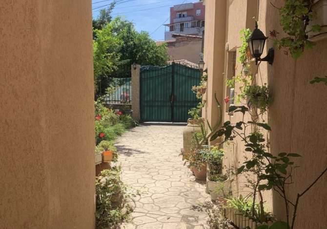 Shtepi me qera 3+1 ne Tirane - 1,800 Euro