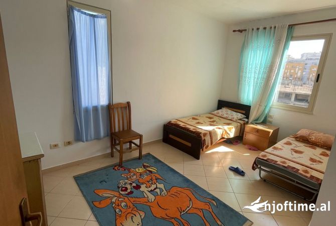 Shtepi me qera 2+1 ne Tirane - 400 Euro