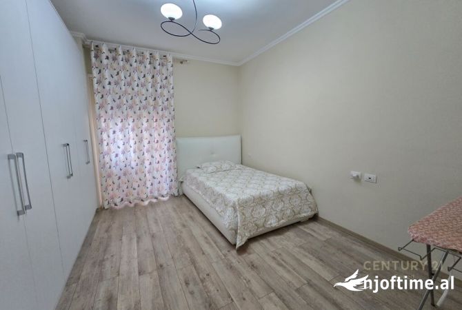 Shtepi ne shitje Apartament ne Tirane, 2+1, Mobilimi E mobiluar, Pagesa 125,000  Euro.